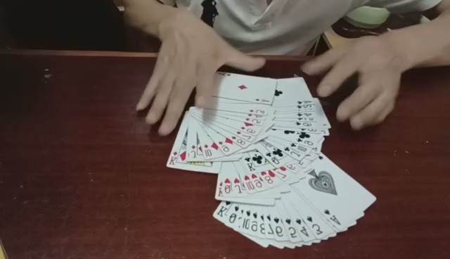 玩家必备教程！扑克牌出老千教程揭秘直播,推荐4个良心渠道