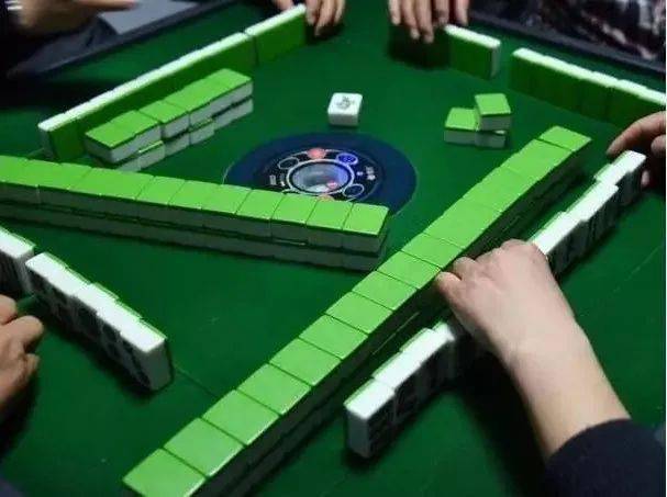 给大家科普一下！欢乐情怀麻将其实是有挂的(怎么一直输)