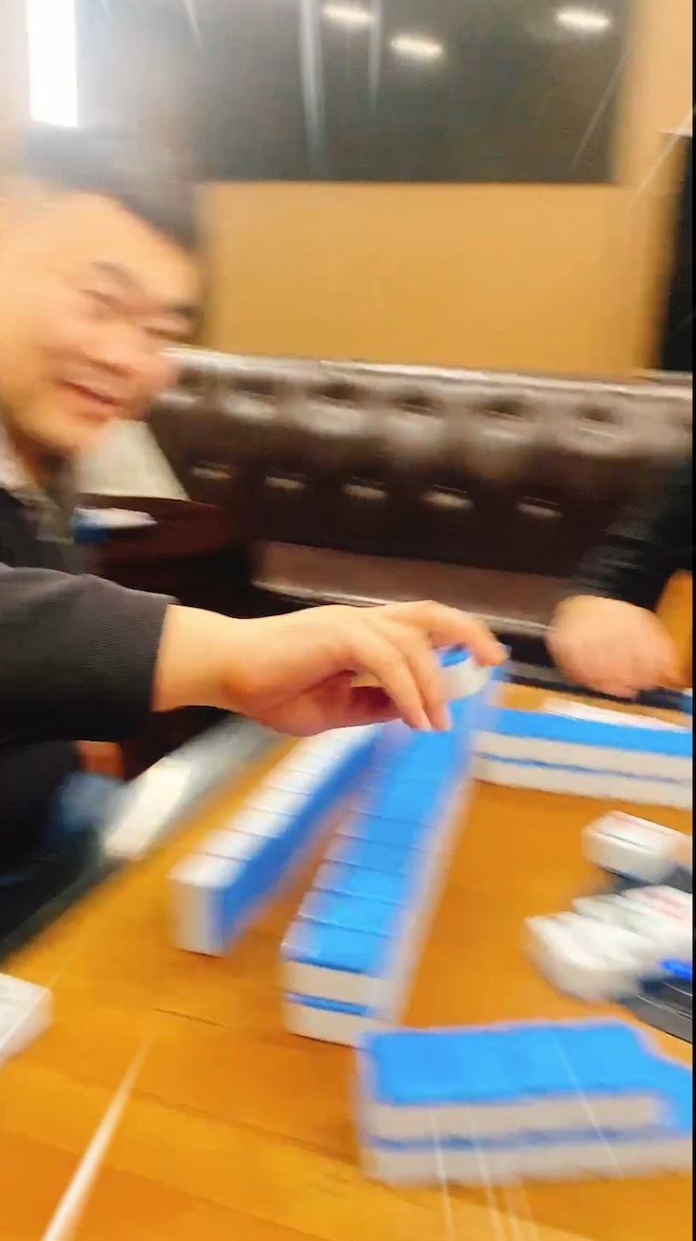 终于懂了！乐乐大连麻将其实是有挂的(怎么拿到好牌)