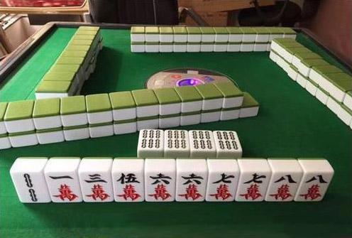 玩家必备教程！打两圈麻将确实有挂的(如何能一直赢)